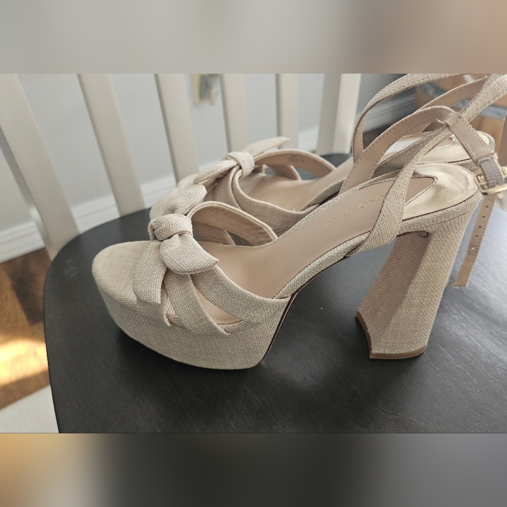 NEW ANTONIO MELANI Elegant Beige Sandals with Bow Detail SZ 9